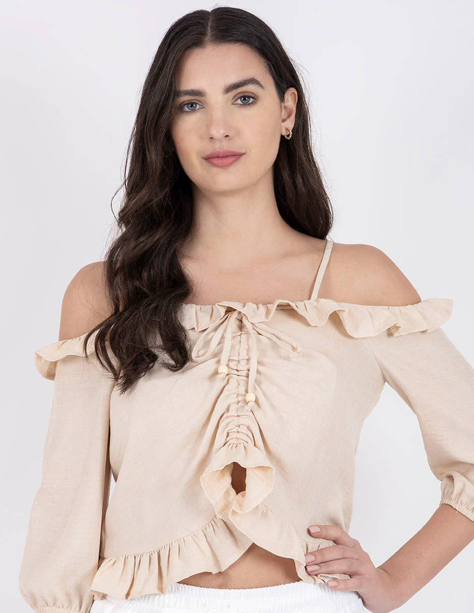 Blusa beige estilo crop con tirantes ajustables - Imagen 4