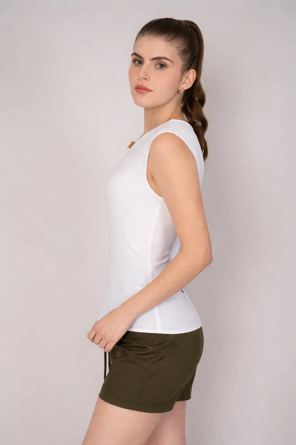 Blusa de vestir sin mangas con diseño en hombro ( disponible en ivory / verde) - Imagen 5