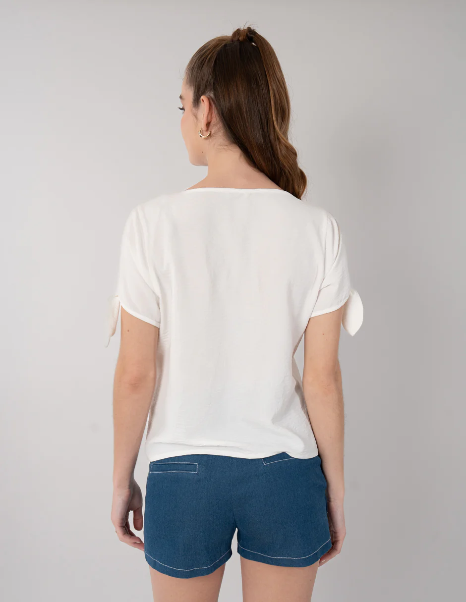 Blusa blanca con detalle de cinta en mangas - Imagen 3